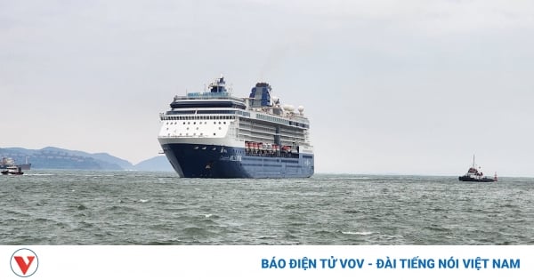 Cruise ship with more than 3,000 passengers docked at Chan May port, Thua Thien Hue