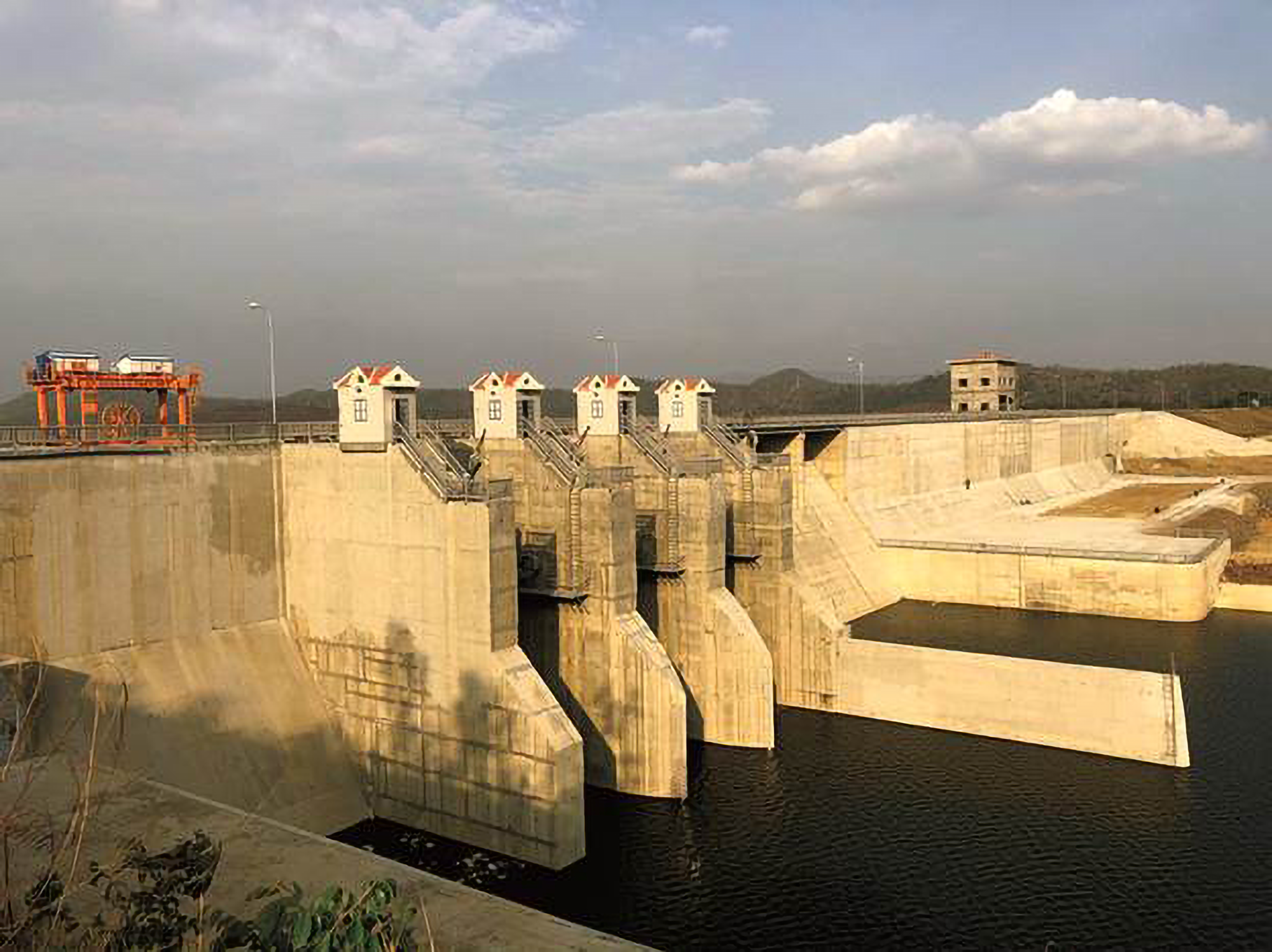 photo-1696950528209