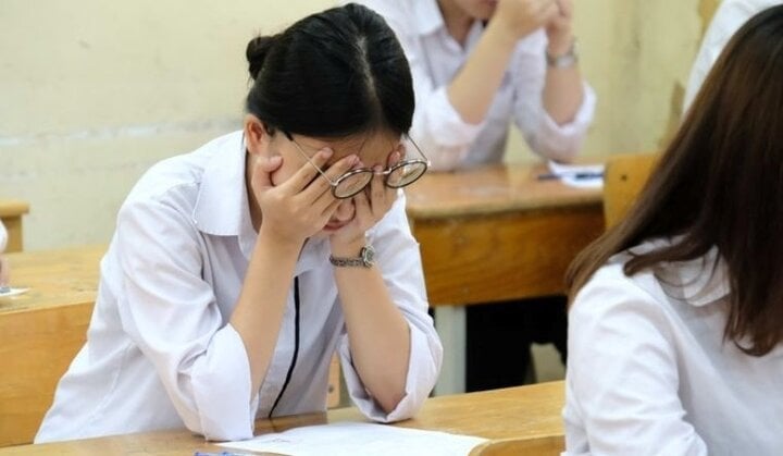 Les étudiants de Hanoï peinent à étudier jour et nuit pour l'examen d'entrée en 10e année. (Photo d'illustration)