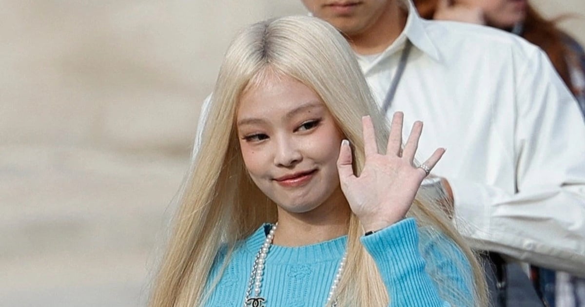 Jennie est apparue différente avec des cheveux blonds et un pantalon super court