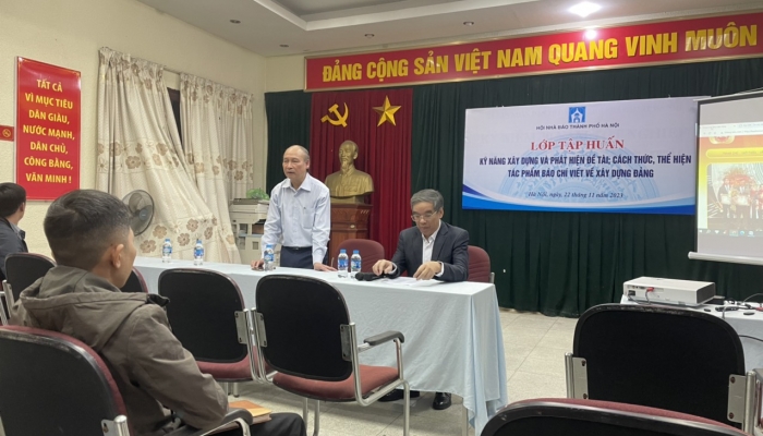 La Asociación de Periodistas de Hanoi organiza un curso de formación para mejorar la calidad de los escritos sobre la construcción del Partido