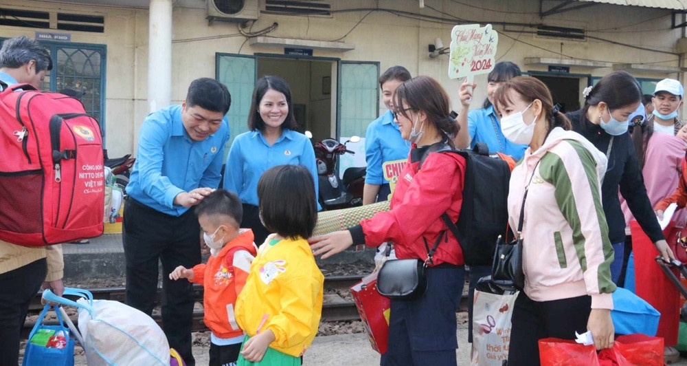 ฮานอย เทศกาลเต๊ตอาตี๋: ตั๋วรถบัสสำหรับคนงาน 5,000 คน สนับสนุนเงิน 1 ล้านดองต่อคนงาน