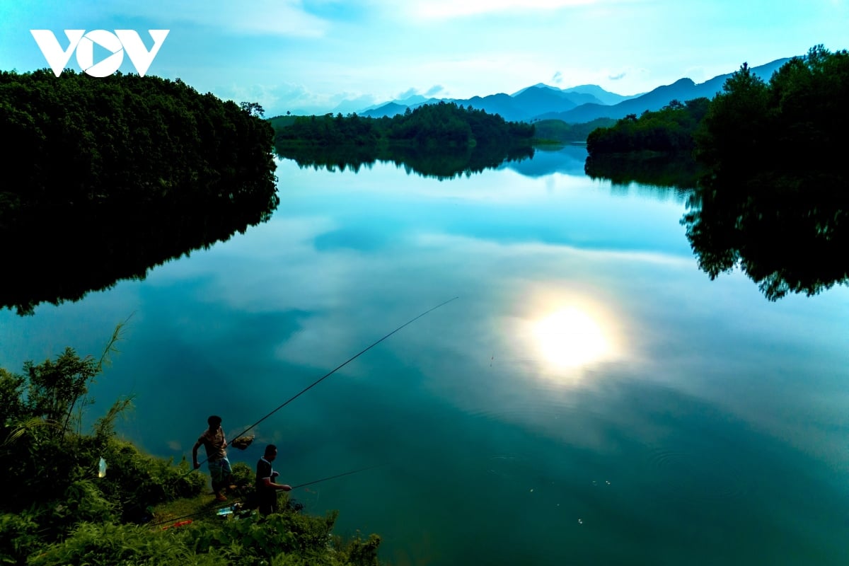 kham pha phinh ho, vien ngoc xanh noi dia dau Dong bac hinh anh 8