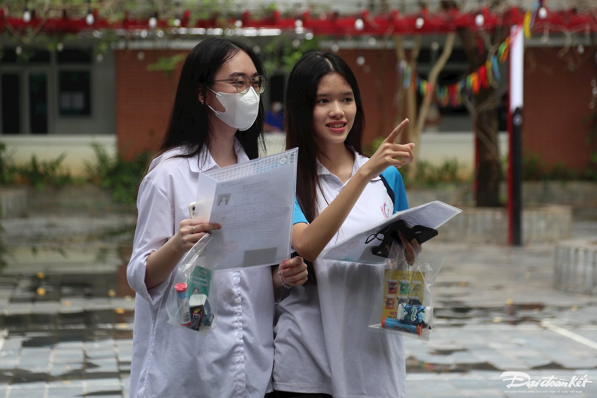 Candidatos que toman el examen de graduación de secundaria de 2024 en Hanoi.