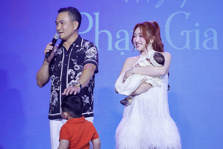 The total amount of donations announced by Chi Bao has now reached 950 million VND. In 15 years of operation, the organization initiated by the actor has helped 2,850 children with congenital heart disease to have free surgery.