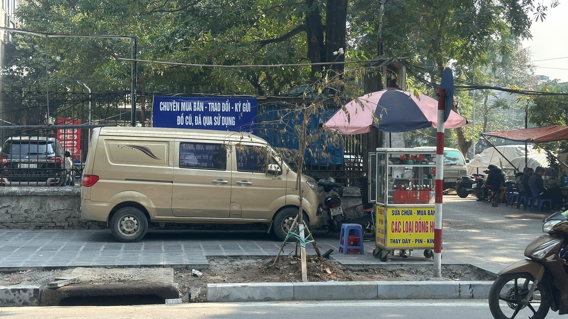 Sidewalks not yet dry but already 'shredded' by cars and motorbikes photo 7