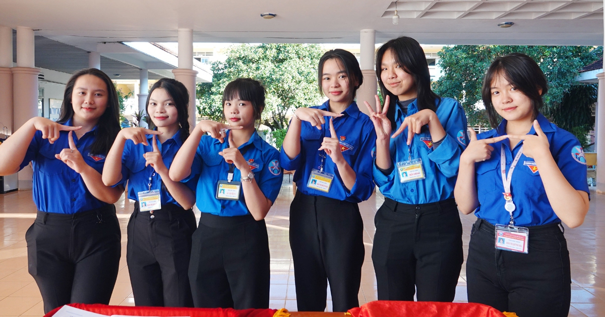 ជួយសិស្សឈប់ប្រើទូរស័ព្ទរបស់ពួកគេ ហើយកាន់តែរំភើបក្នុងការទៅសាលារៀន