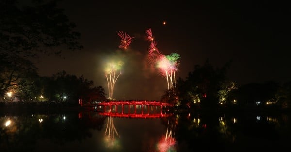 Un feu d'artifice spectaculaire pour accueillir la nouvelle année 2025 à Hanoi