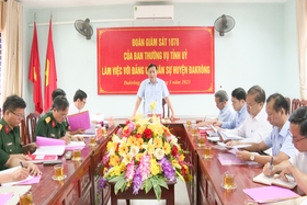 Supervising the implementation of party congress resolutions at all levels in 2 units in Dakrong district