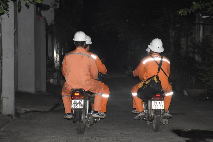 EVNHANOI nỗ lực tuyên truyền người dân sử dụng tiết kiệm điện  - 9