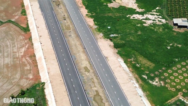 Vista de la autopista Phan Thiet-Dau Giay antes del día de apertura (foto 6)