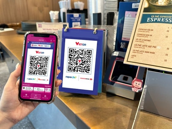 Scan VietQR code with MoMo to get free transaction and 10% refund photo 1