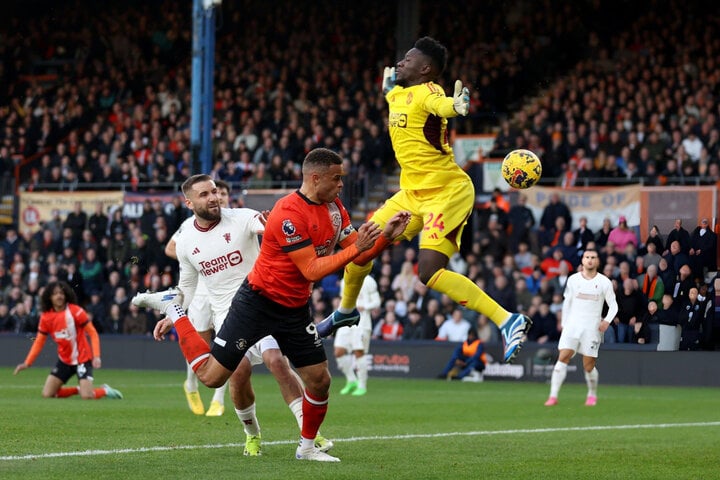 Luton Town ghi bàn. (Ảnh: Getty Images)