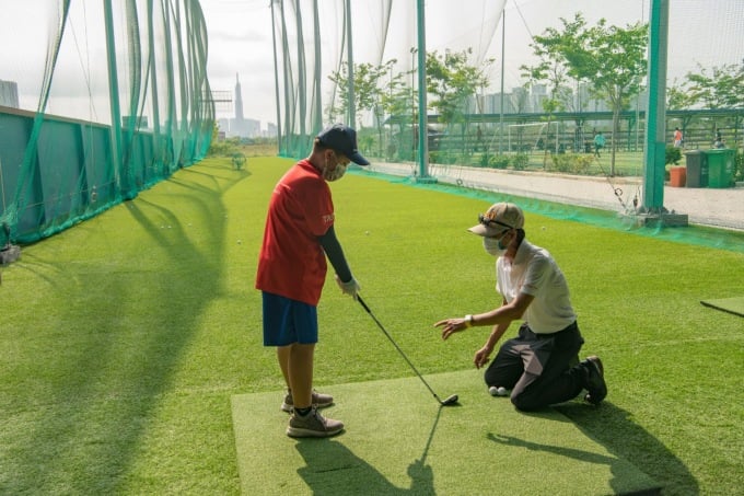 TAS xây dựng sân golf mini và đào tạo miễn phí. Ảnh: TAS