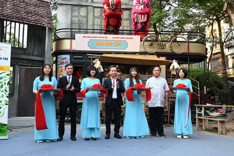 Truc Bach Ward, Ba Dinh District officially opened the tourism product Metro Line No. 6 - 