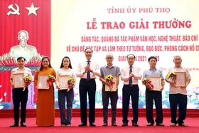 Trao Giải thưởng sáng tác, quảng bá các tác phẩm văn học, nghệ thuật, báo chí về chủ đề học và làm theo Bác Hồ