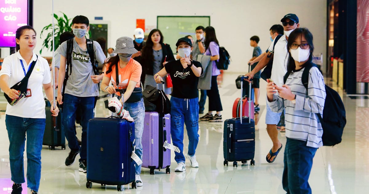 Airfare prices increase during Tet, making it difficult for domestic tourism to attract visitors