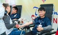 Führungskräfte und Mitarbeiter von Samsung Thai Nguyen spenden Blut am Red Sunday 2024