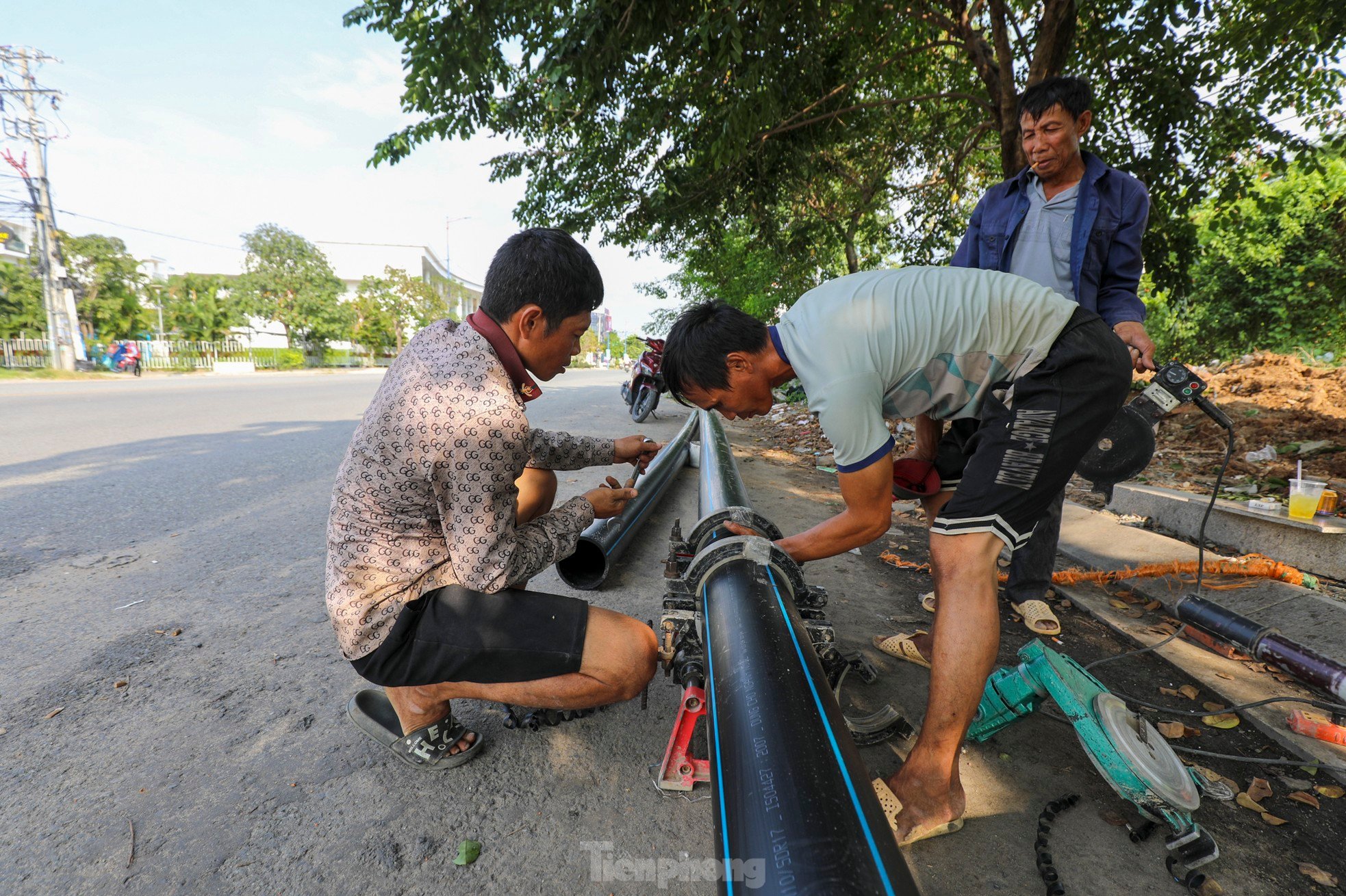 Construcción de la ampliación de 2,5 km de la calle Luong Dinh Cua: aún desordenada después de 9 años (foto 12)