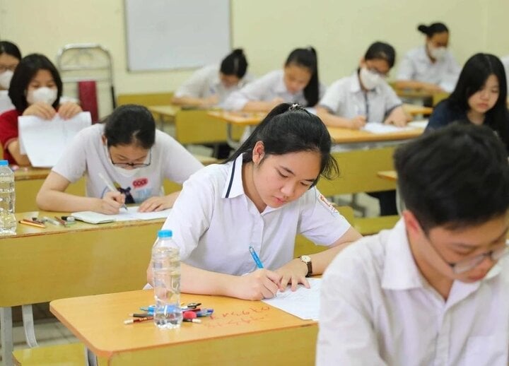 Hoy, los estudiantes de Hanoi envían sus formularios de solicitud para ingresar al grado 10. (Foto ilustrativa)