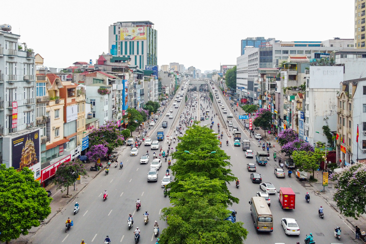 តម្លៃ​អចលនទ្រព្យ​ក្នុង​តំបន់​ជាច្រើន​ក្នុង​ទីក្រុង​ហាណូយ​បាន​កើនឡើង​រាប់រយ​លាន​ដុង​ក្នុង​មួយខែ។ (រូបភាព៖ មិញ ឌឹក)