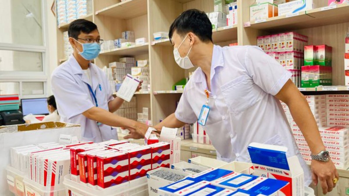 Dialogue - Minister of Health explains and clarifies the shortage of drugs and medical supplies (Figure 2).
