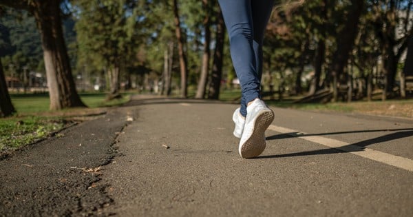 Cómo caminar ayuda a mantener el corazón sano y prolongar la vida