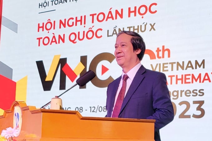 Minister Nguyen Kim Son speaks at the 10th National Mathematics Conference in Da Nang, August 8. Photo: MOET