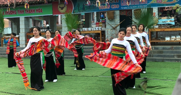 Experience the highland market at the Vietnam National Village for Ethnic Culture and Tourism