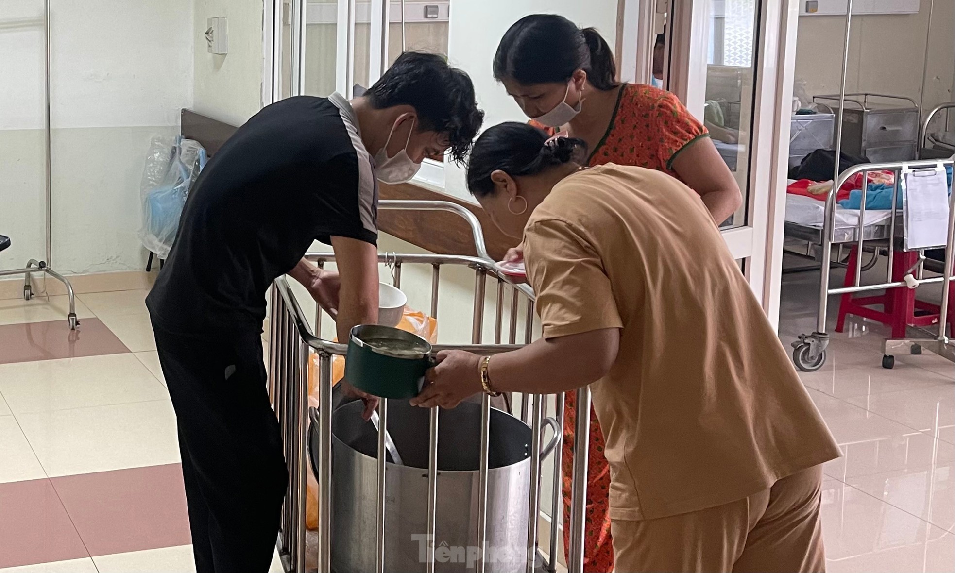 Jeune homme passionné par la cuisine pour les patients photo 13