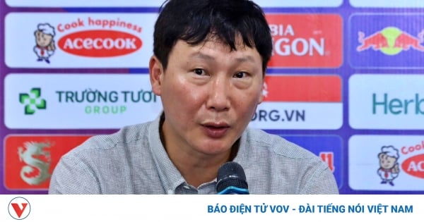 What did coach Kim Sang Sik say when Van Quyet retired from the Vietnam National Team?