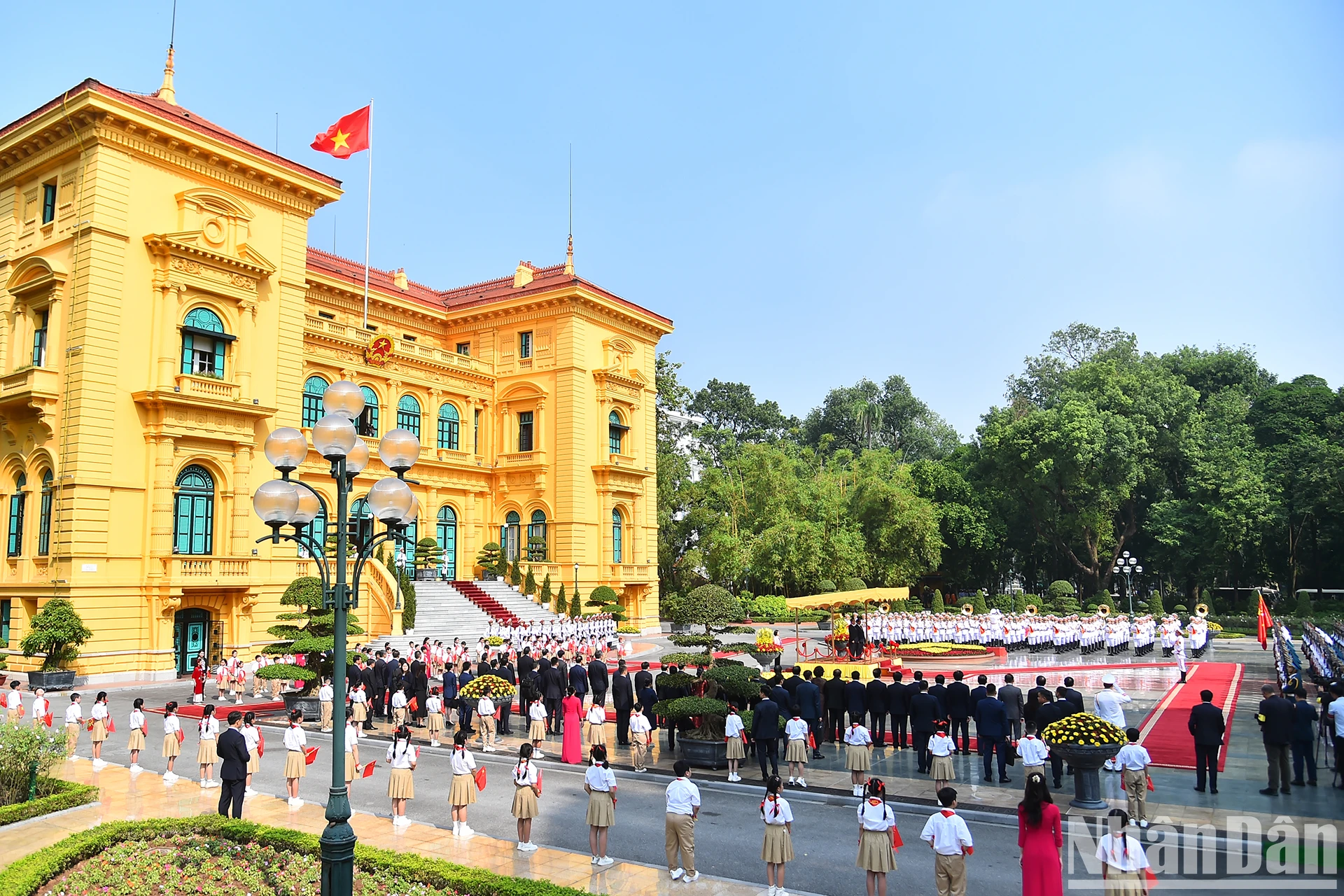 [ภาพ] นายกรัฐมนตรี Pham Minh Chinh เป็นประธานในพิธีต้อนรับนายกรัฐมนตรีจีน Li Qiang อย่างเป็นทางการ ภาพที่ 6