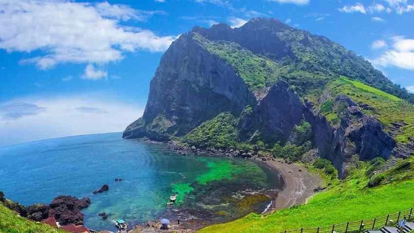 L'île de Jeju attire plus de 10 millions de touristes chaque année. Photo : Yonhap