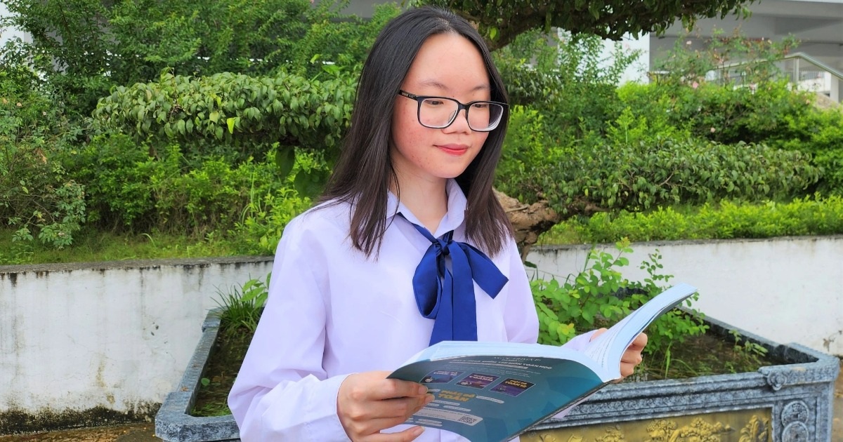 National double valedictorian wants to become a teacher to help poor children