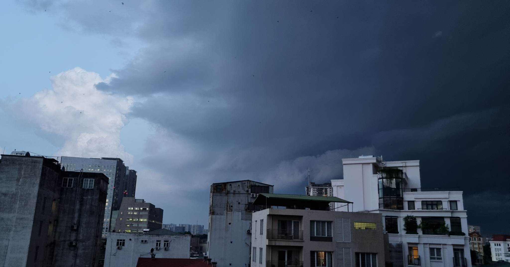 Alerte aux fortes pluies et aux orages à Hanoi