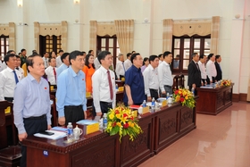 ประธานรัฐสภา นาย Vuong Dinh Hue เข้าร่วมการประชุมสภาประชาชนจังหวัดกวางจิ สมัยที่ 18 สมัยที่ 8