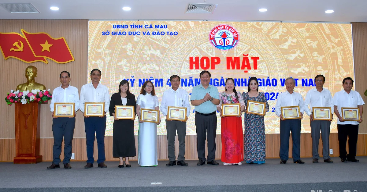 Ca Mau honors Teachers' Day