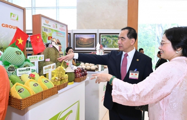 Ministry of Industry and Trade organizes exhibition of special Vietnamese agricultural products exported to China