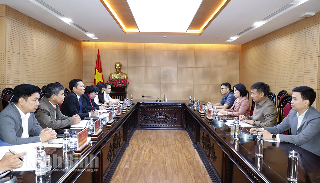 Consulado General de Vietnam en Pakse, Luong Pha, Trabajadores, Visitantes y Trabajadores en la Provincia de Ninh Binh, Foto 1