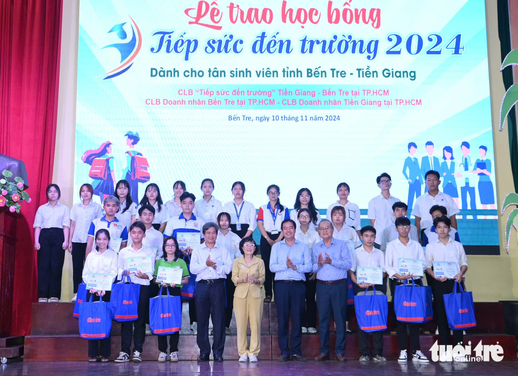 'Mẹ tôi ung thư nuôi 7 người già, trẻ nhỏ, tôi tên Hận nhưng lòng hạnh phúc vì được tiếp sức' - Ảnh 34.