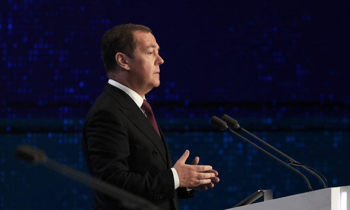 Ông Medvedev: Phương Tây định loại bỏ Tổng thống Zelensky