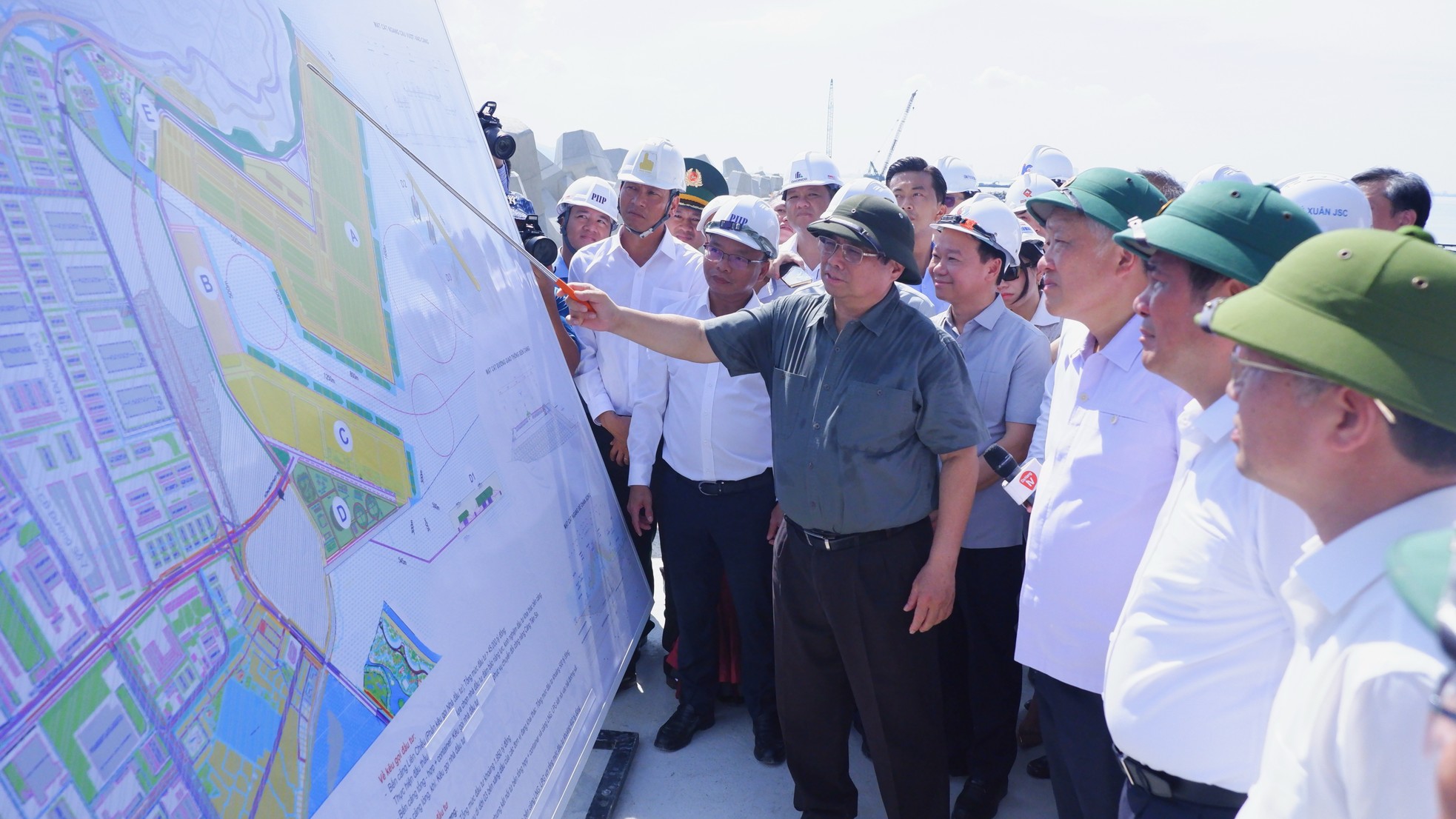 Primer Ministro: Grandes corporaciones japonesas e indias interesadas en el proyecto del puerto marítimo de Lien Chieu (foto 3)