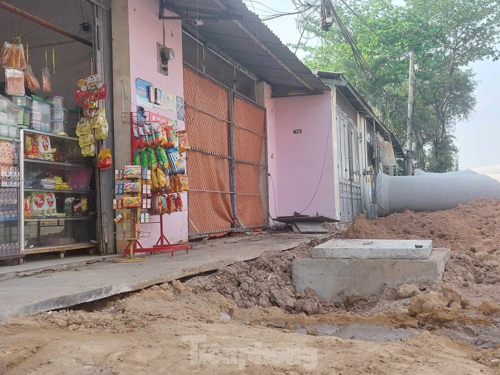 Sufriendo porque la mejora de 2 km de carretera no se ha completado en Binh Duong durante más de 3 años, foto 6