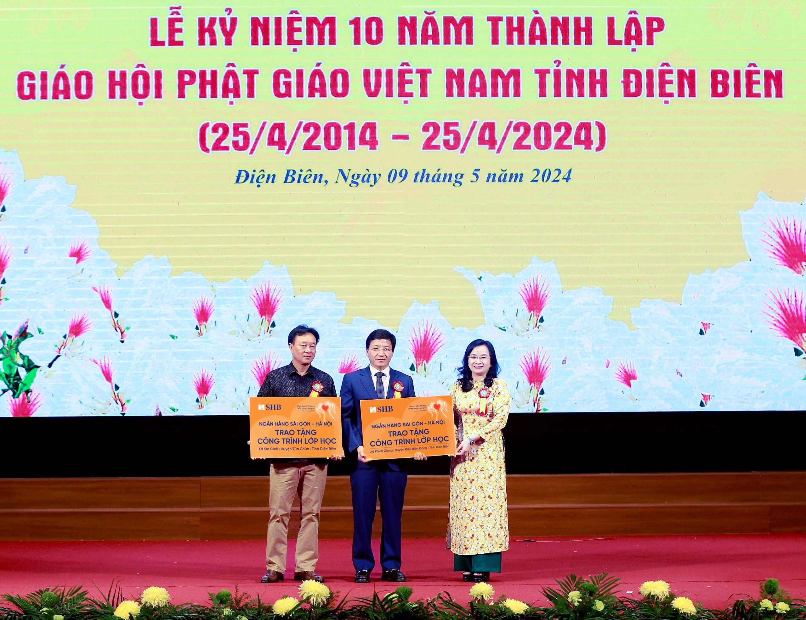 SHB spends more than 11 billion VND to carry out many social activities in Dien Bien province on the occasion of the 70th anniversary of Dien Bien Phu victory