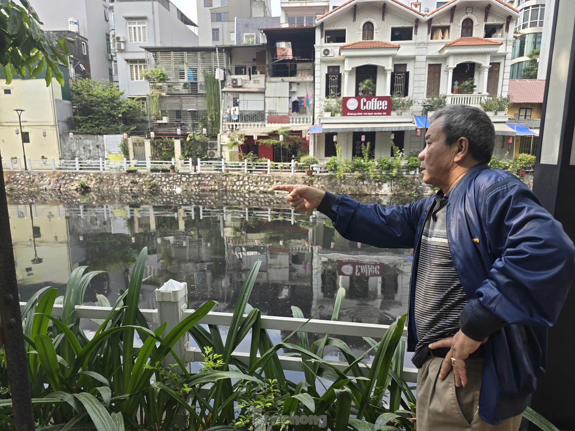 Grave contaminación, muchos lagos de Hanoi 'piden ayuda' (foto 3)