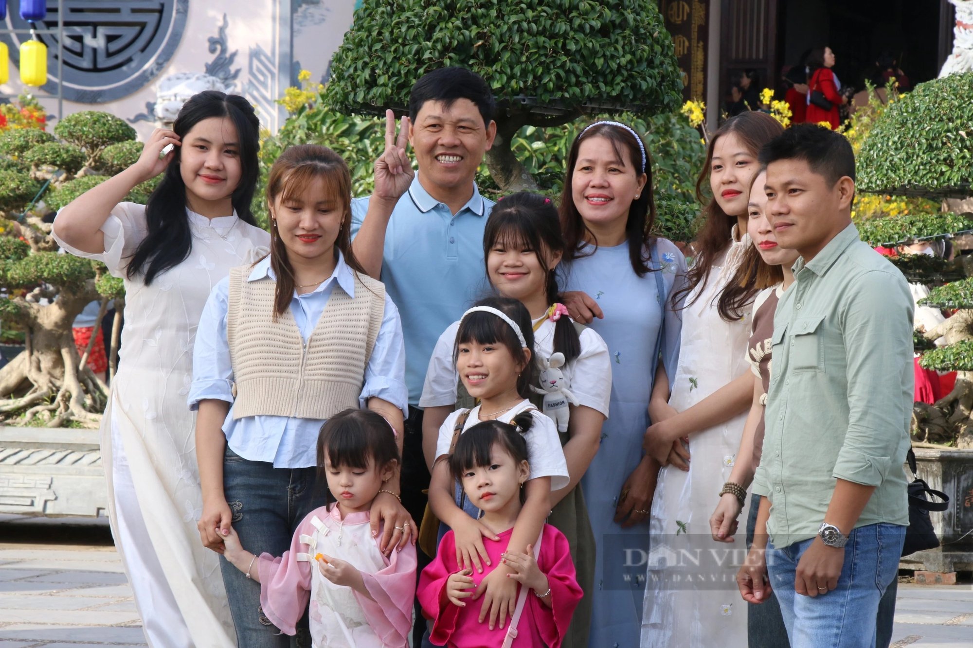 Người dân nườm nượp đổ về chùa Linh Ứng cầu an ngày đầu năm- Ảnh 3.
