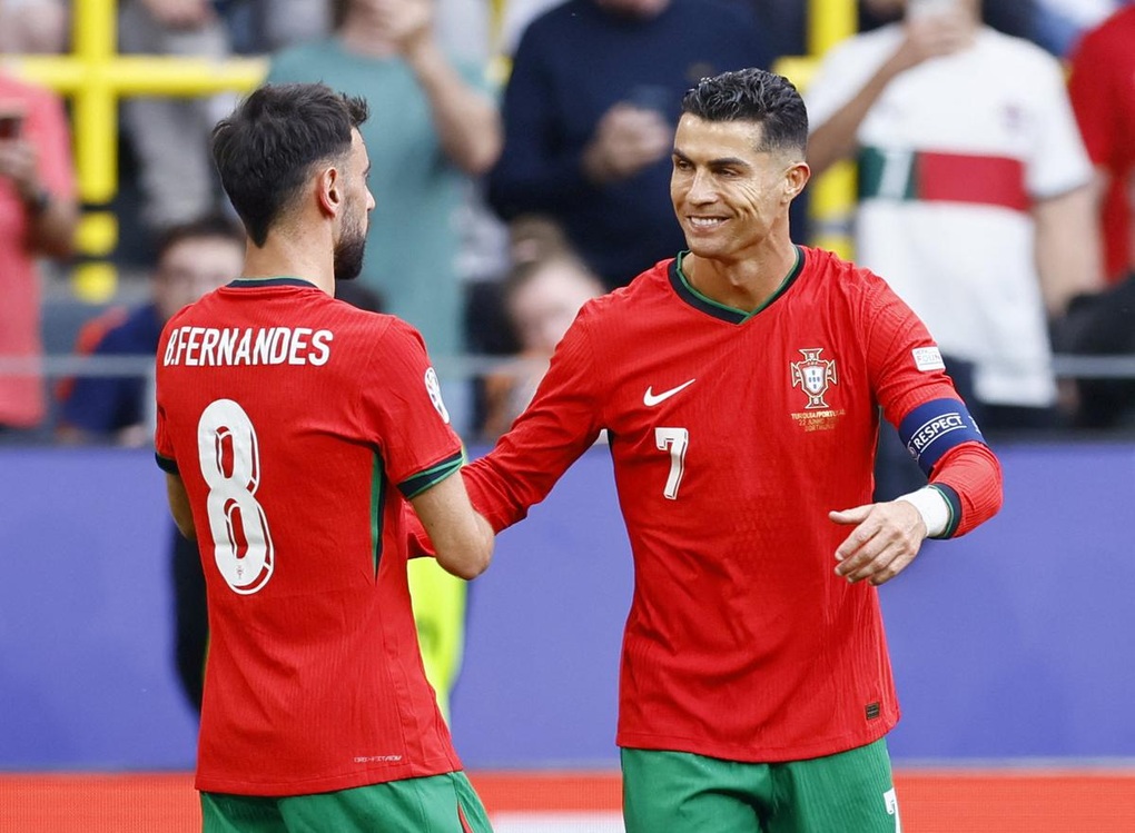 C.Ronaldo lập kỷ lục ấn tượng trong lịch sử Euro nhờ pha bóng đáng khen - 2