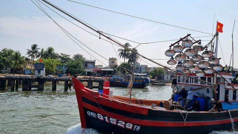 Prevent and promptly handle fishing vessels showing signs of illegal exploitation in foreign waters.