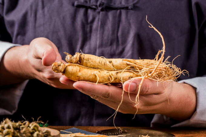 Ginseng hat eine gesundheitsfördernde Wirkung, sollte jedoch nicht von Menschen mit hohem Blutdruck eingenommen werden. Foto: Freepik