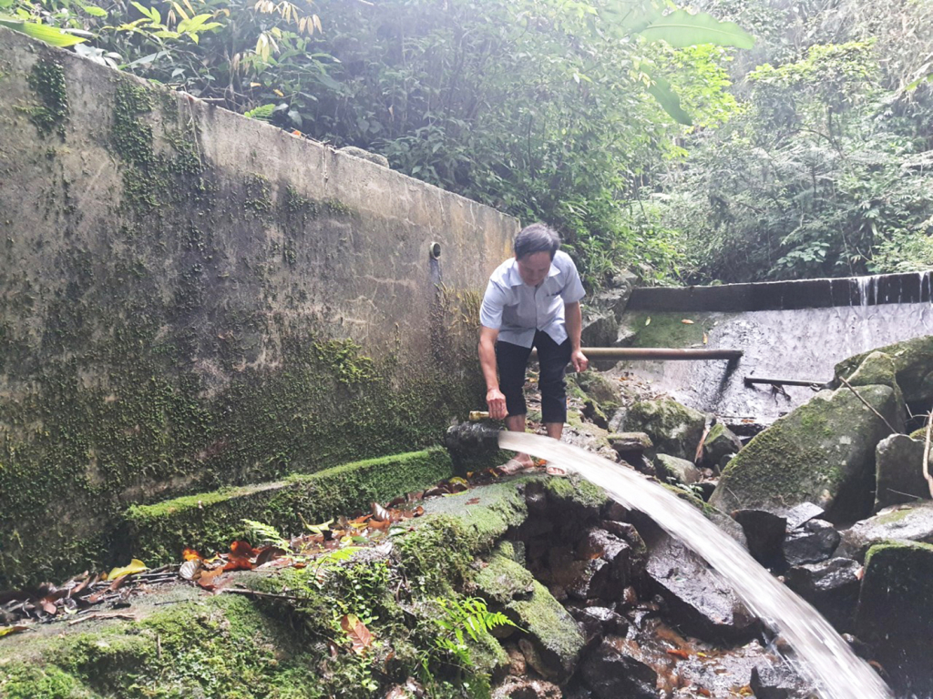 Las instalaciones de almacenamiento, depósito y filtración de agua potable de la aldea de Khe Van actualmente están en buen uso, pero a largo plazo necesitan ser mejoradas y ampliadas.